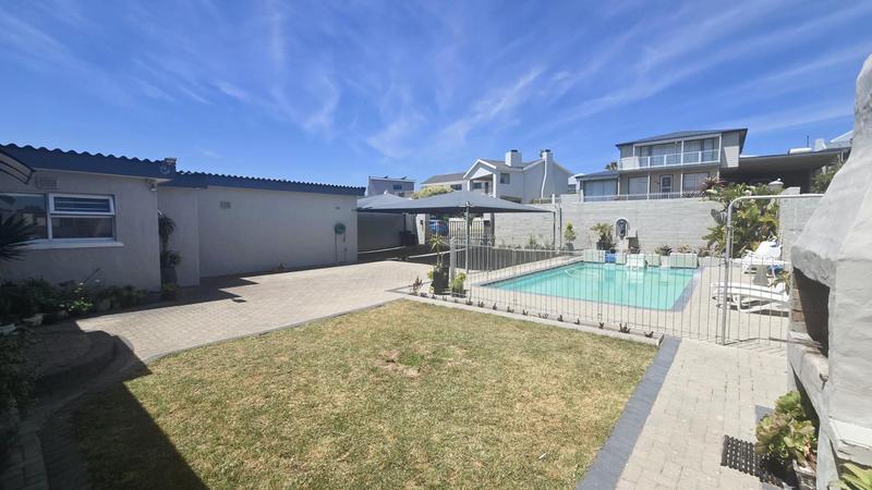 7 Bedroom Property for Sale in De Kelders Western Cape